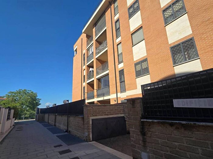 Appartamento trilocale in affitto in Via Alberto Marvelli, Ponte di Nona, Roma
