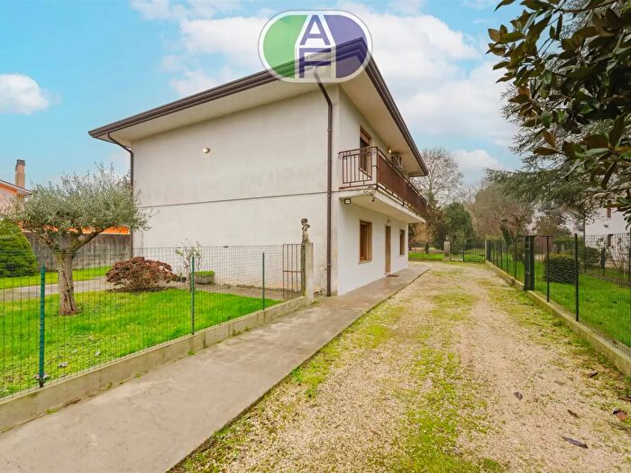 Casa con 7 locali in vendita in Via Pacinotti, Salzano