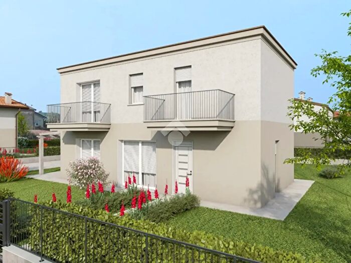 Casa quadrilocale in vendita in Str La Rizza, Verona