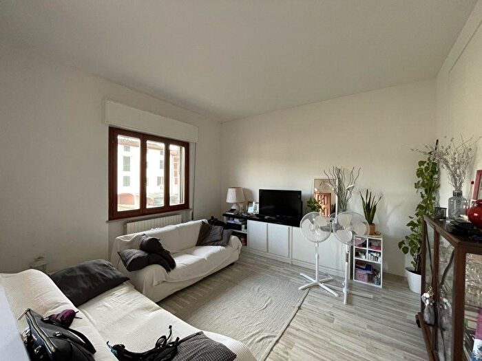 Appartamento quadrilocale in vendita in dei Pellegrini, Lucca