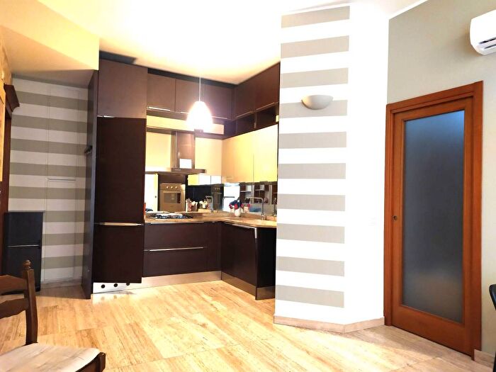 Appartamento trilocale in affitto in Via Fezzan, Bande Nere, Milano