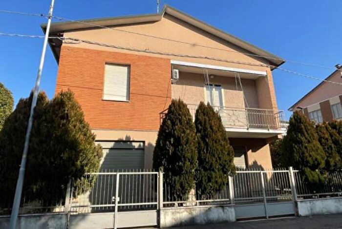 Casa con 6 locali in vendita in Via Medaglie dOro della Resistenza, Reggio Emilia