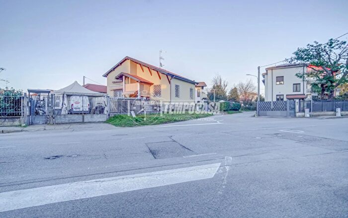 Casa trilocale in vendita in Via Fratelli Bronzetti, Gallarate