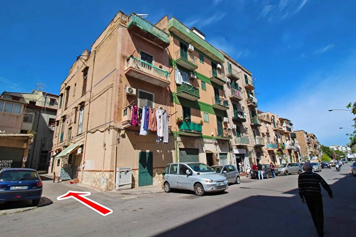 Appartamento trilocale in vendita in Via Brancaccio, Palermo
