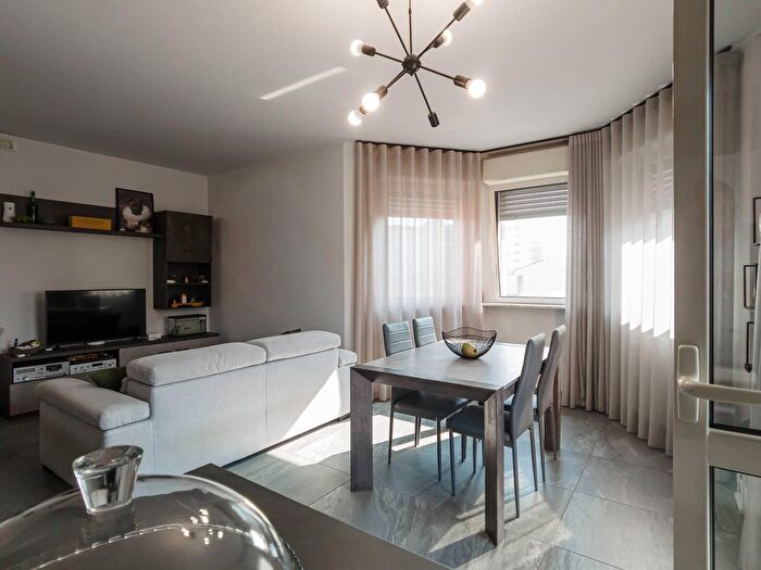 Appartamento trilocale in vendita in Via Cavagnolo, Torino