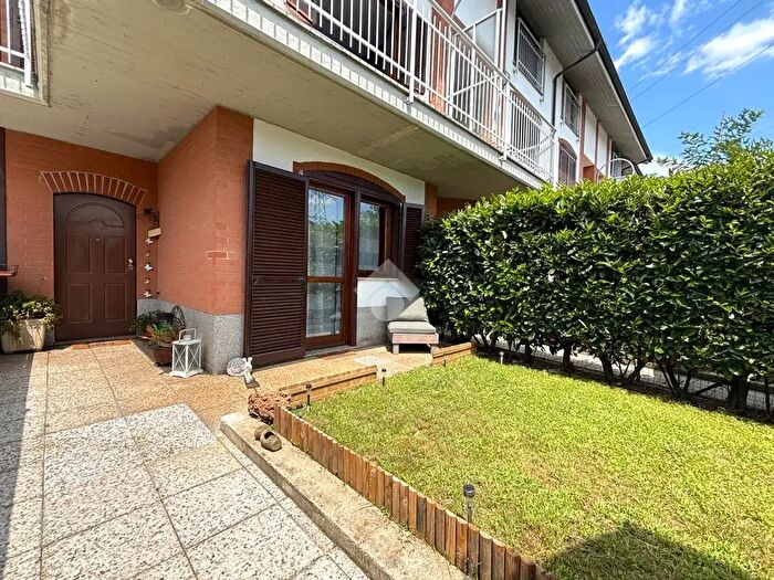 Casa con 6 locali in vendita in Via a Volta, Nichelino