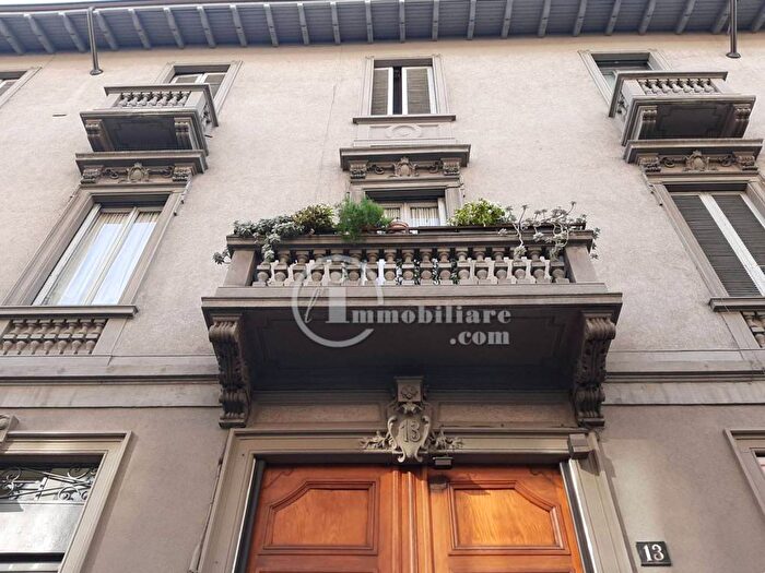 Appartamento trilocale in affitto in Via Pietro Maroncelli, Garibaldi Corso Como, Milano