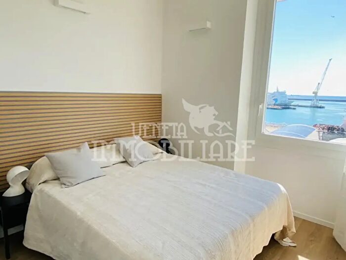 Appartamento trilocale in affitto in Via Mura del Molo, Genova