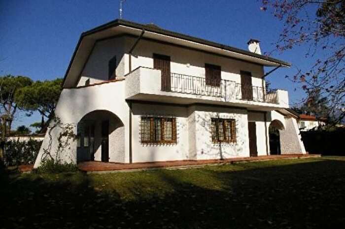 Casa con 6 locali in affitto in Forte Dei Marmi