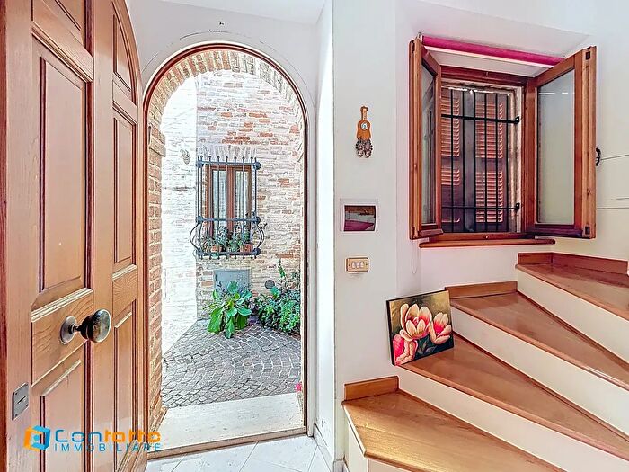 Appartamento quadrilocale in vendita in Via Domenico Morelli, Montalto Delle Marche