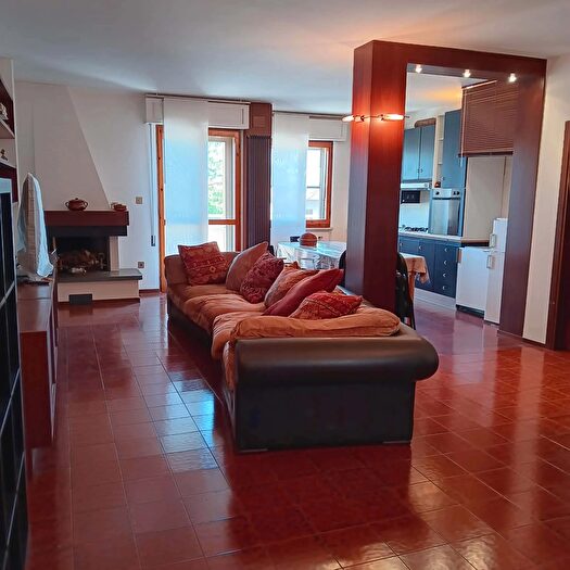 Appartamento in affitto in Via Alessandro Volta, Foligno