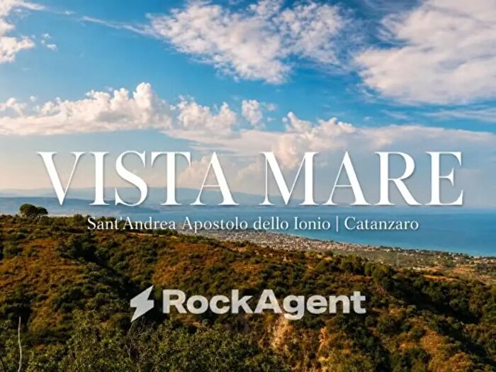 Appartamento con 5 locali in vendita in Corso Umberto I, Sant'Andrea Apostolo dello Ionio