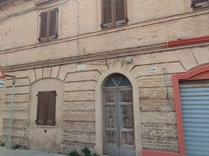 Casa con 6 locali in vendita in Falconara Marittima