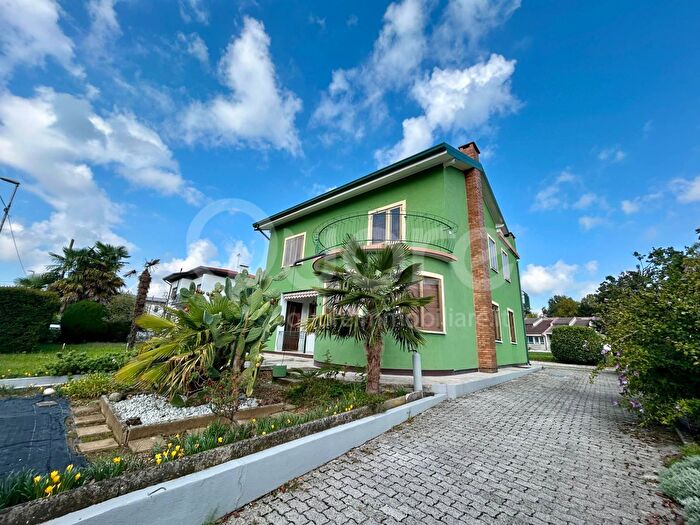 Casa con 11 locali in vendita in Via Quinto Novara, Pozzuolo Del Friuli