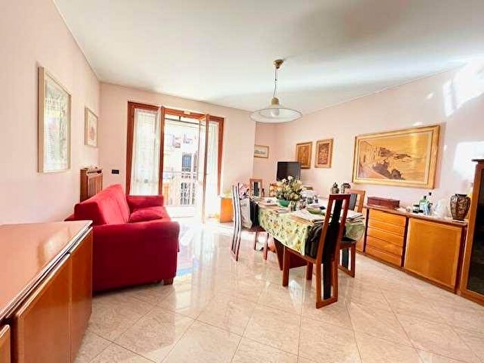 Appartamento trilocale in vendita in Via San Fermo della Battaglia, Seveso