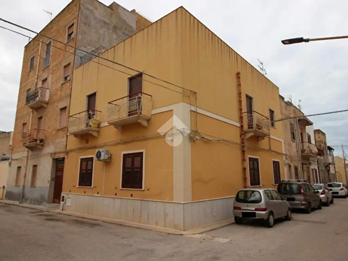 Appartamento trilocale in vendita in Via Pozzuoli, Erice