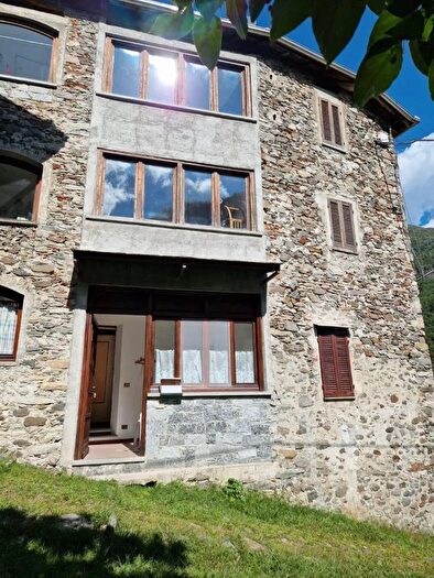 Casa con 9 locali in vendita in Frazione Morca Varallo Vercelli, Varallo