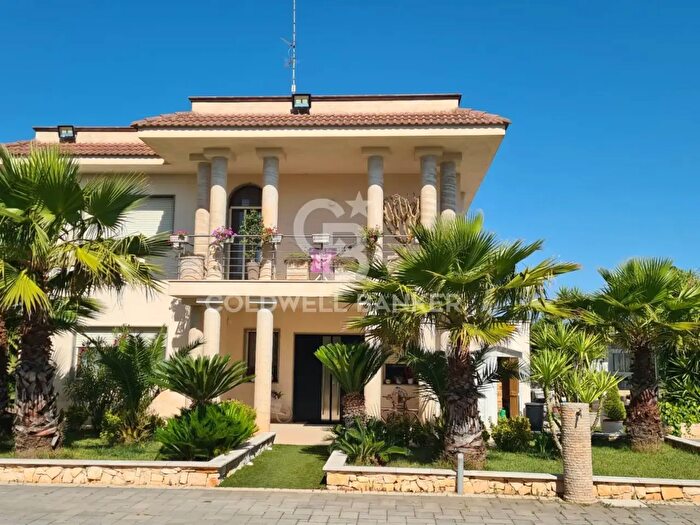 Casa con 18 locali in vendita in Strada Monti del Duca, Martina Franca