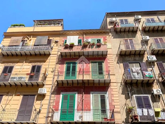 Appartamento trilocale in vendita in Via G Pacini, Palermo