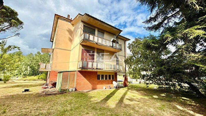 Casa con 8 locali in vendita in Via dei Martini di Leggieri, Lucca