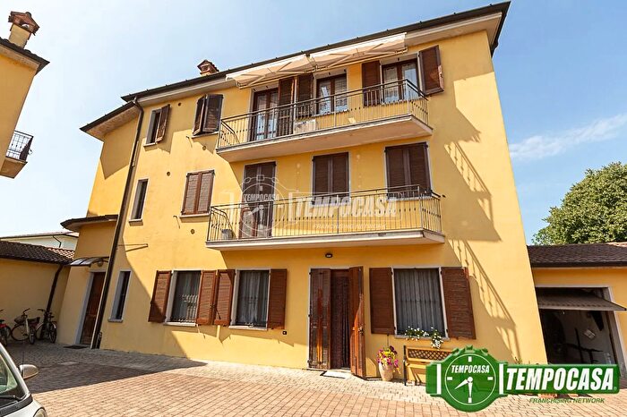 Appartamento trilocale in vendita in Piazza Borgo Serio, Castelleone