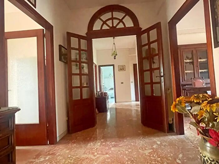 Appartamento con 6 locali in vendita in Poggibonsi