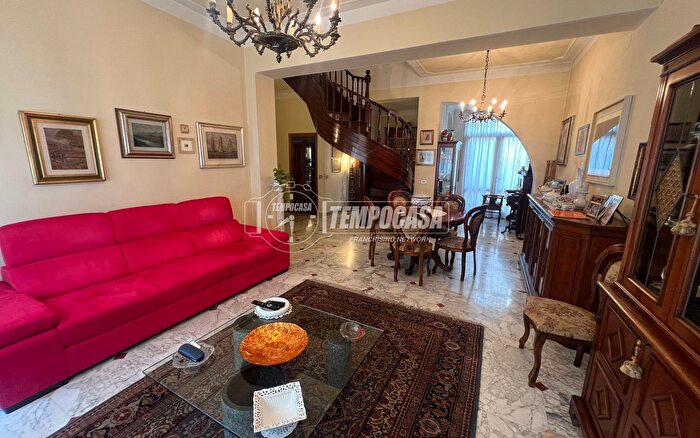 Casa con 5 locali in vendita in Via Renato Fucini, Viareggio