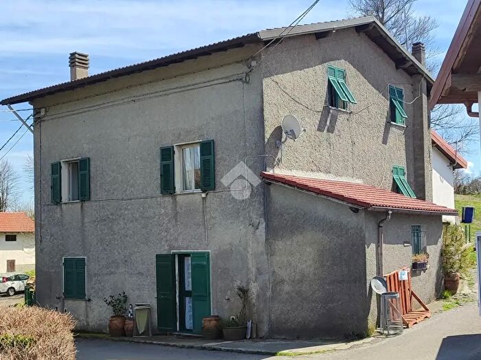 Casa con 11 locali in vendita in Località Banchetta, Ronco Scrivia