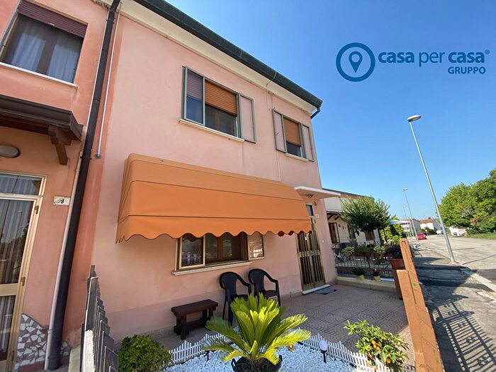 Casa trilocale in vendita in Papozze Via Morandi, Papozze