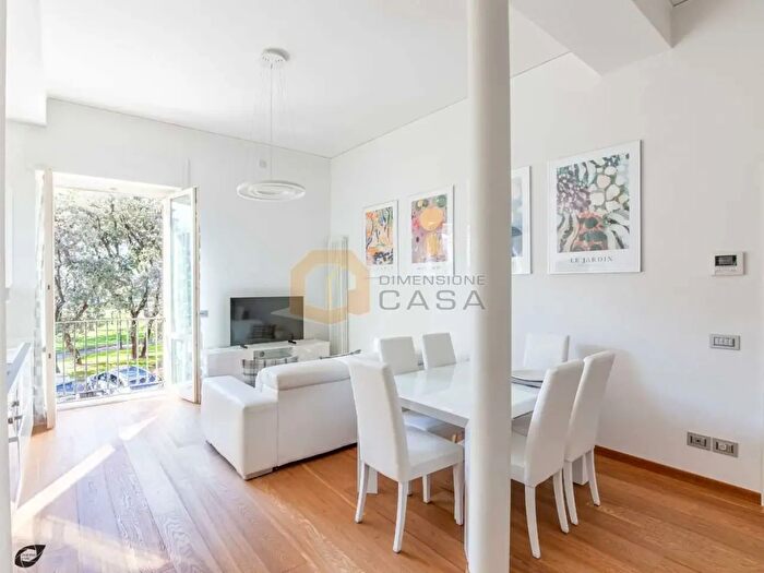 Appartamento trilocale in vendita in Viale Regina Margherita, Viareggio