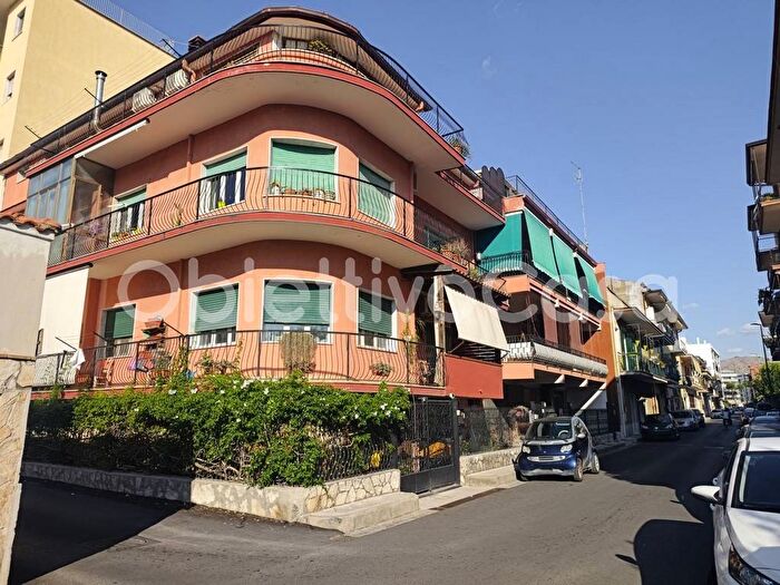 Appartamento con 6 locali in vendita in Via Salerno, Acquaviva, Caserta