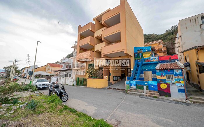 Appartamento trilocale in vendita in Via del Corsaro, Messina