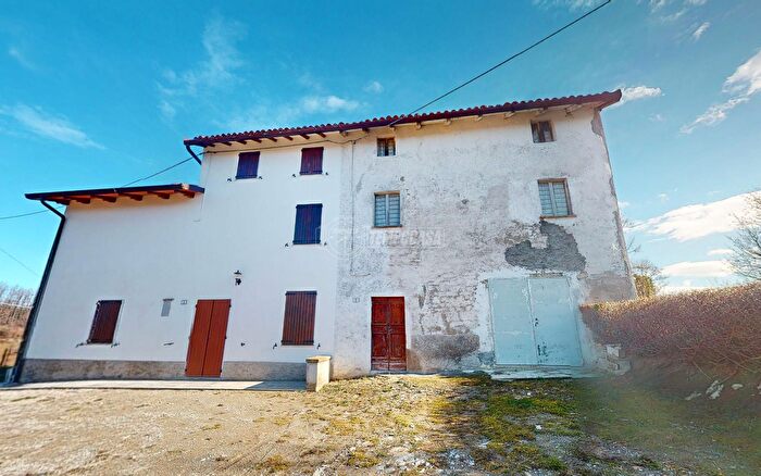 Appartamento quadrilocale in vendita in Via Ronghinone, Serramazzoni