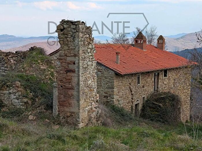 Casa con 12 locali in vendita in Cortona