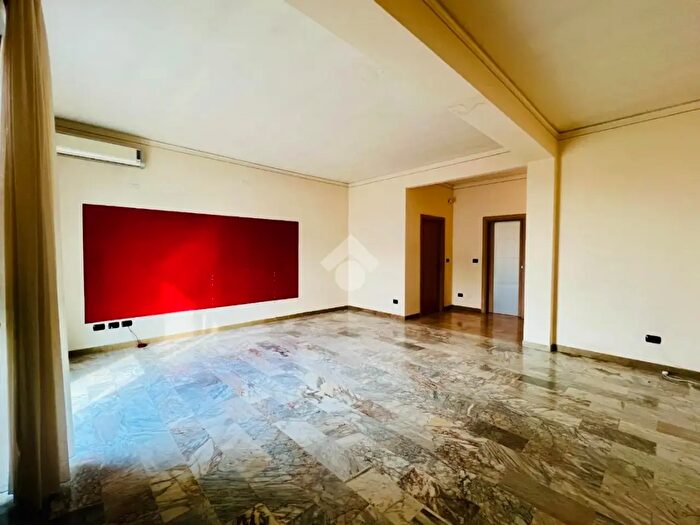 Appartamento trilocale in vendita in Viale Brigata Mantova, Mantova