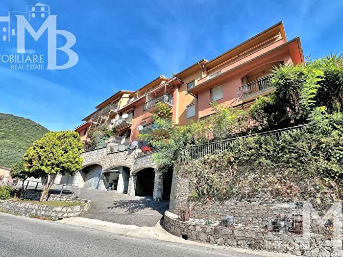Appartamento con 6 locali in vendita in Via Leonardo da Vinci, Avegno
