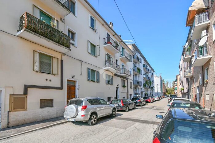 Appartamento trilocale in vendita in Via Lucrezia Aguiari, Ferrara