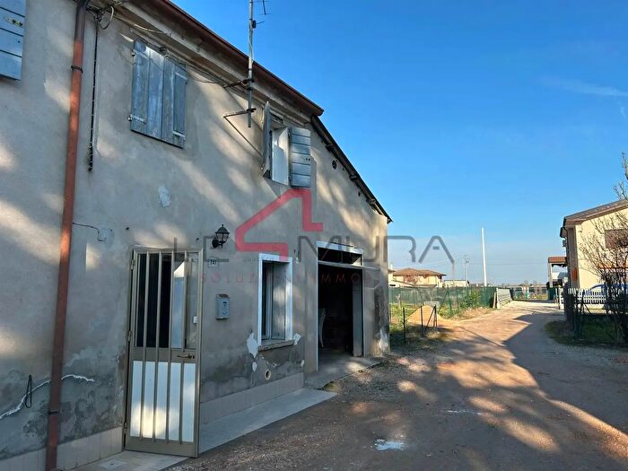 Casa con 6 locali in vendita in Nogara