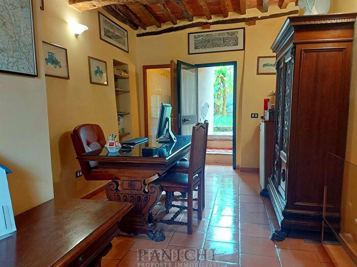 Appartamento con 7 locali in vendita in Asciano