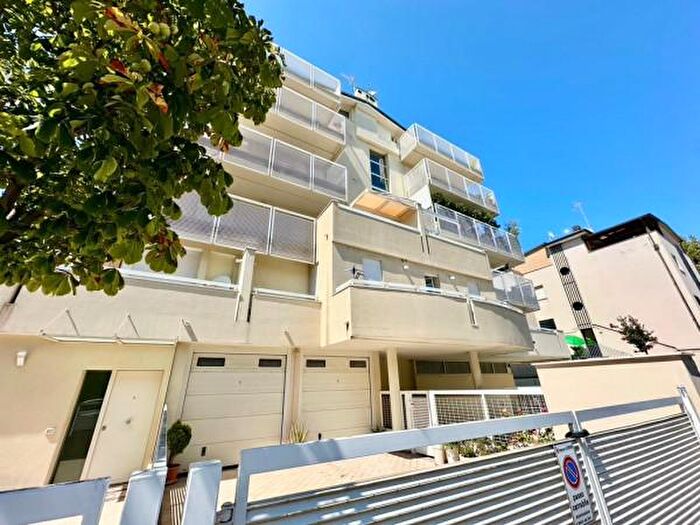 Appartamento trilocale in vendita in Viale Santa Teresa, Rimini