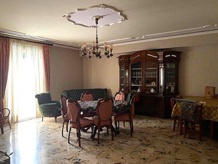 Appartamento con 6 locali in vendita in Via Umberto I, Barcellona Pozzo Di Gotto