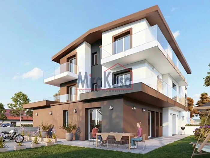 Appartamento trilocale in vendita in Via Pinarella, Cervia