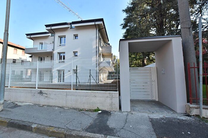 Appartamento trilocale in vendita in Via Alessandro Volta, Vignate