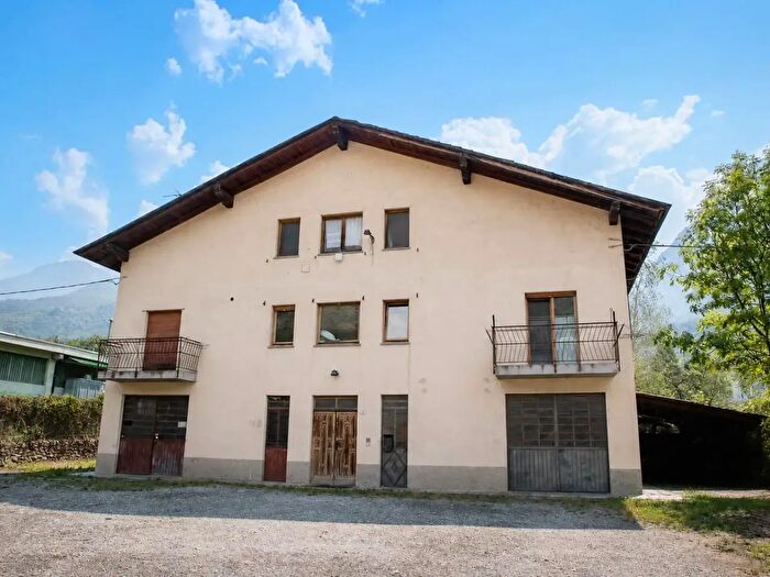 Casa con 12 locali in vendita in Località Zona Industriale, Saint Marcel