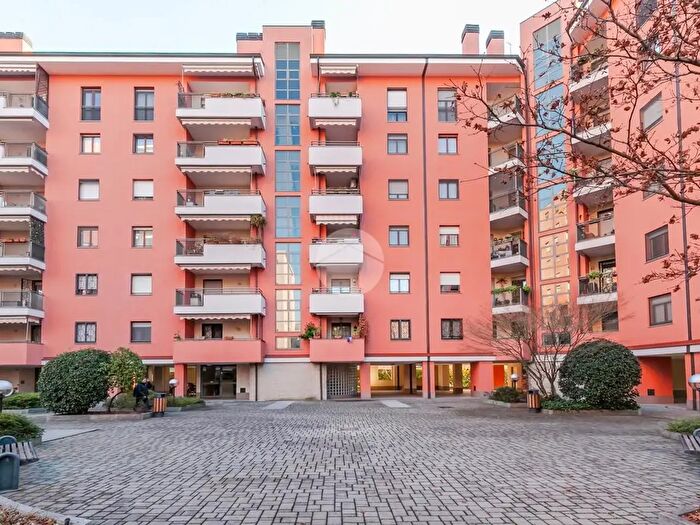 Appartamento trilocale in vendita in Via Francesco Gonin, Milano