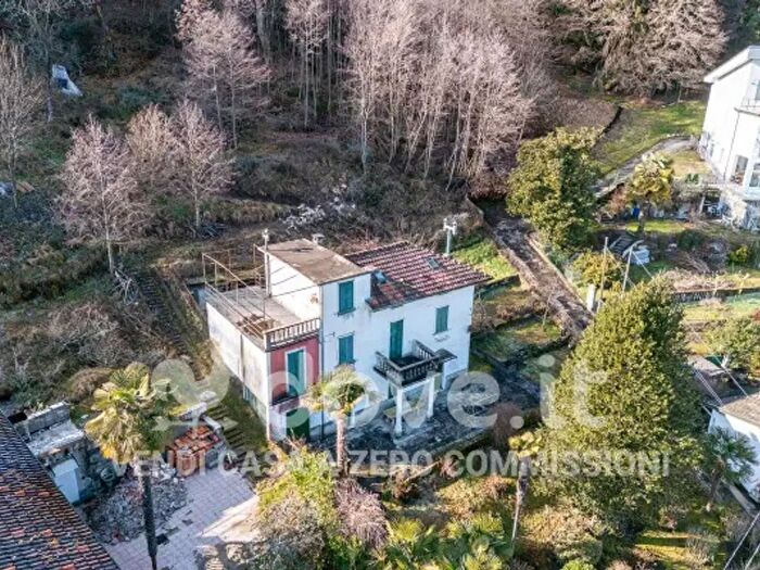 Casa quadrilocale in vendita in Via Camer, Cadegliano Viconago