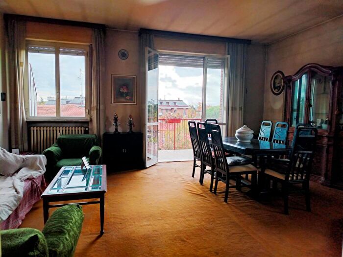 Appartamento con 11 locali in vendita in Via Giottoli, Forli