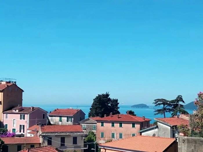 Appartamento quadrilocale in vendita in Via Giovanni Rinaldi, Lerici