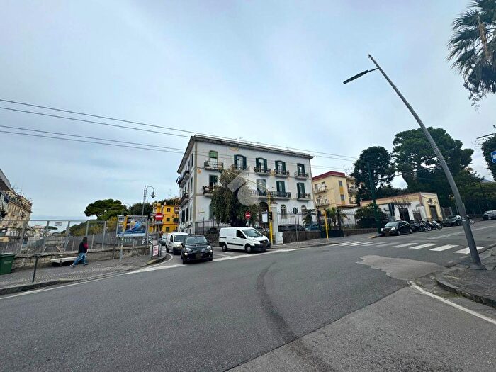 Appartamento quadrilocale in vendita in Via Armando Diaz, Portici