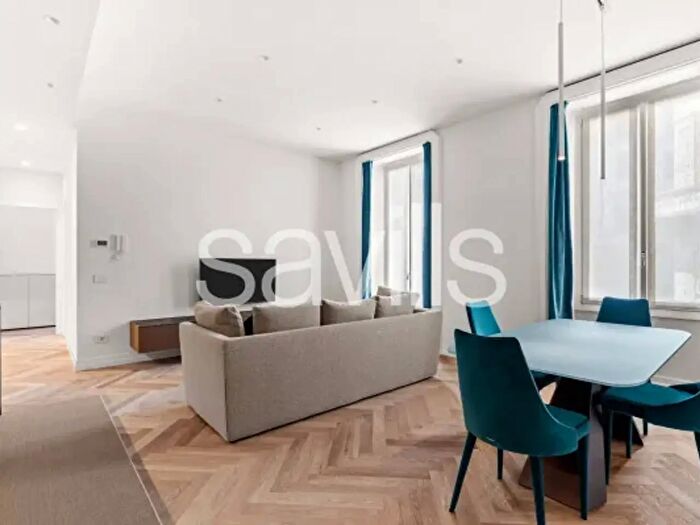 Appartamento trilocale in affitto in Via Castelfidardo, Milano